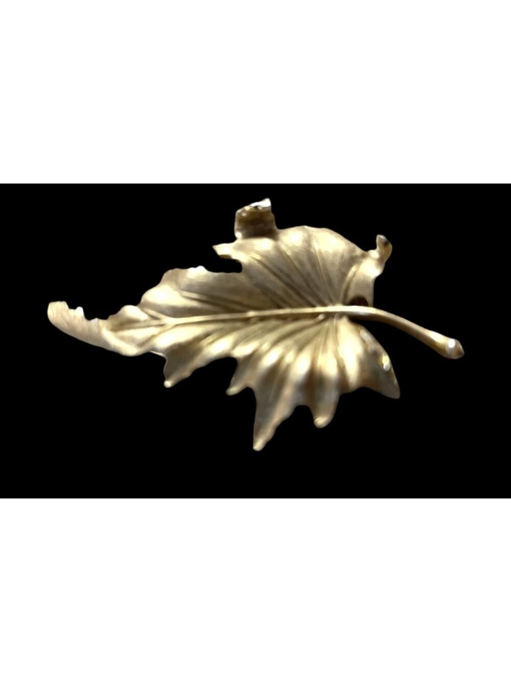 Crown Trifari Vintage Gold-Tone Maple Leaf Brooch Pin Jewelry 3" X 2" - Picture 2 of 8